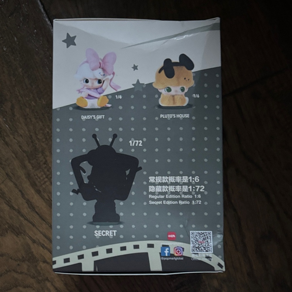 Dimoo World Vinyl Plush Keychain - Picture 4 of 4